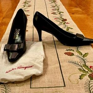 Ferragamo Black Leather Vara Bowl Pump Heels Size 10